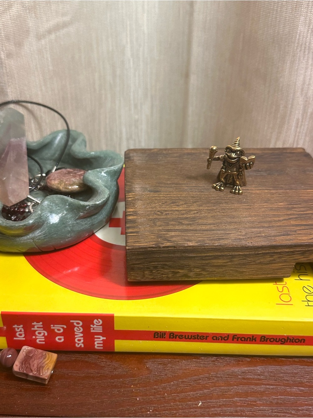 Brass Frog Wizard Figurine - Mini Brass Collectible Figurine - Picture 10 of 11
